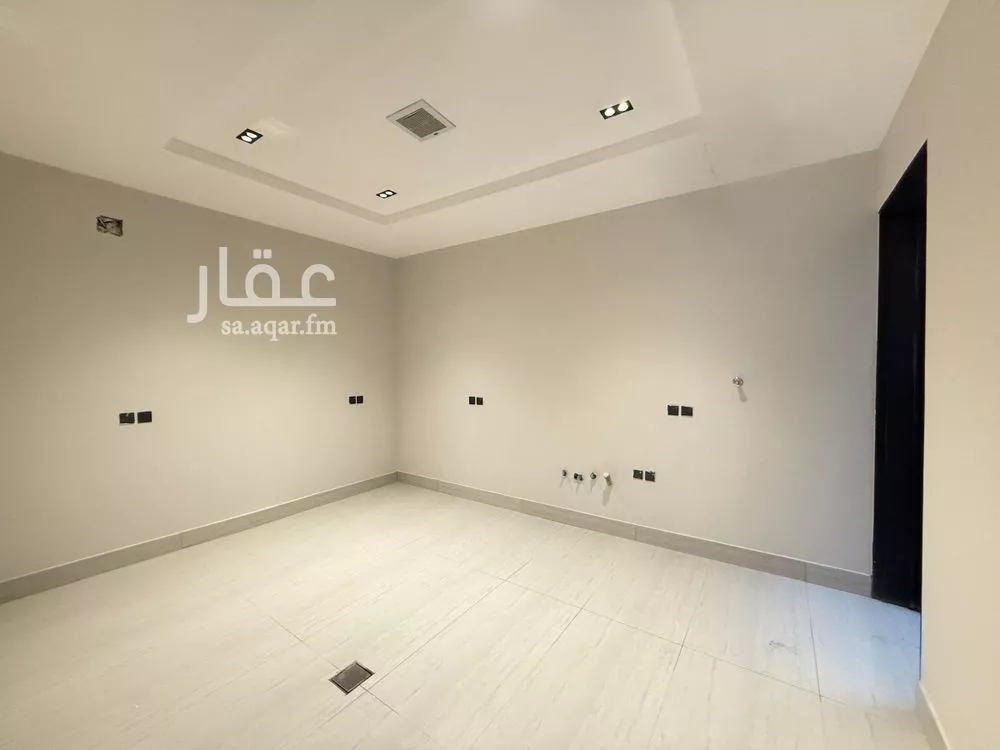 6 bedroom villa in Al Mahdiyyah 3