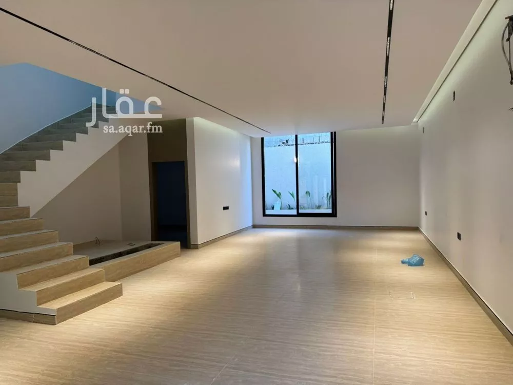 فيلا 6 غرف في الشرق 3