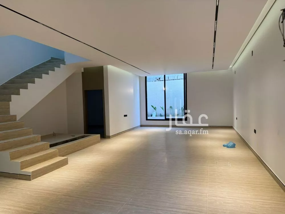 فيلا 5 غرف في الشرق 3