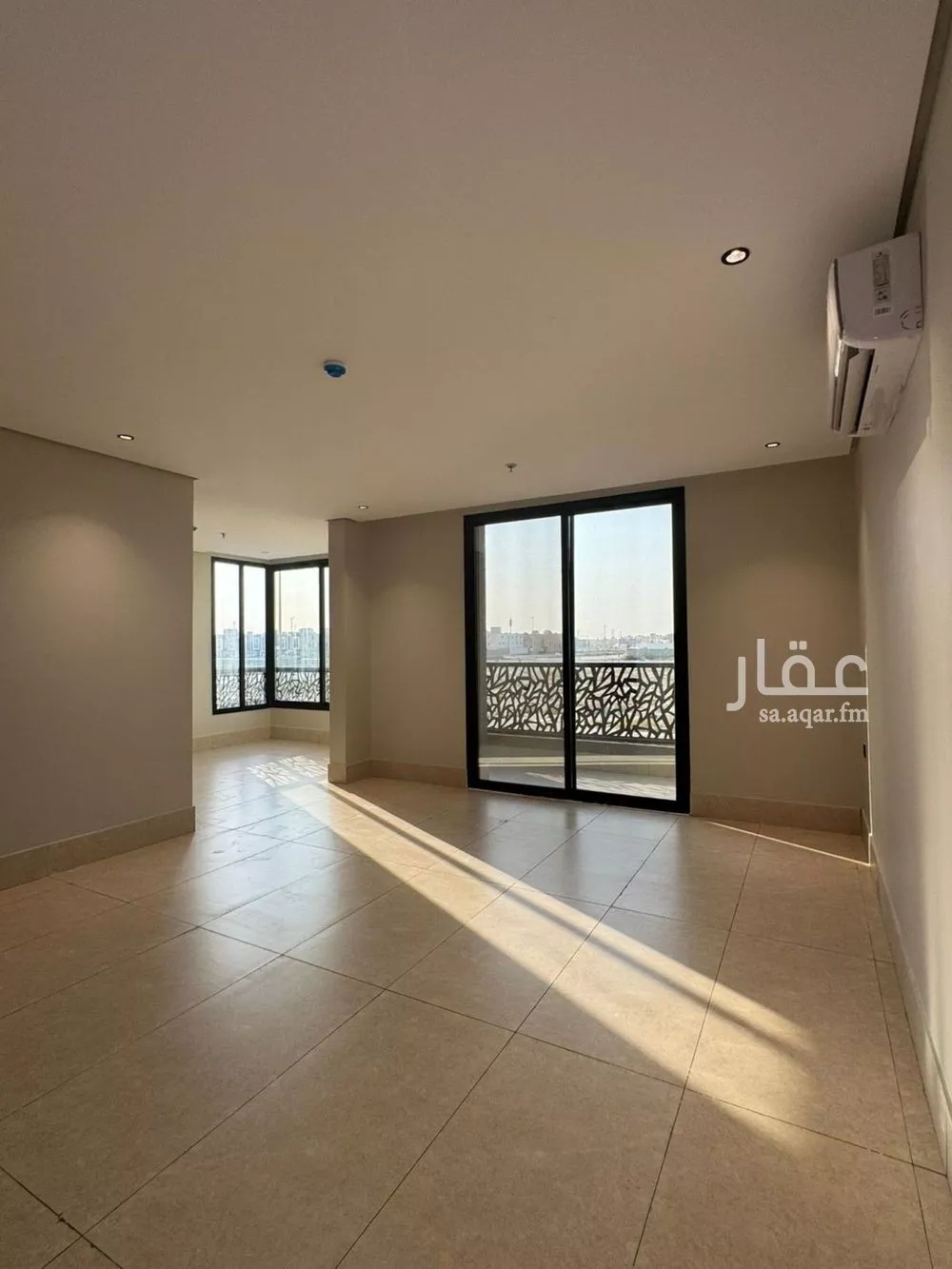 شقة 5 غرف في ضاحية الملك فهد 1