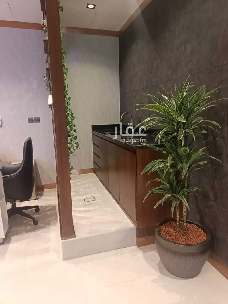 مكتب 299 م² في الشاطئ 4