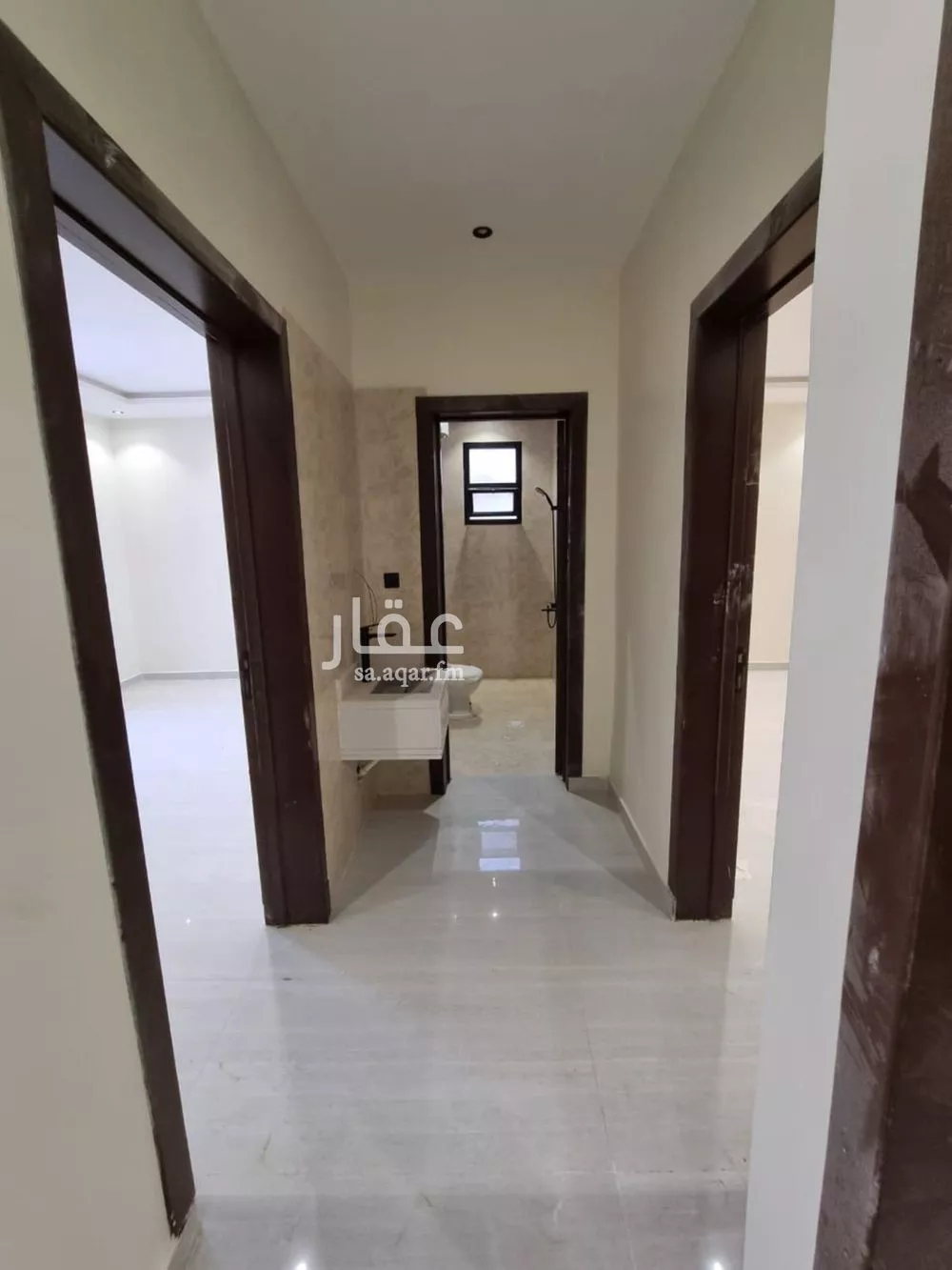 فيلا 6 غرف في عكاظ 4