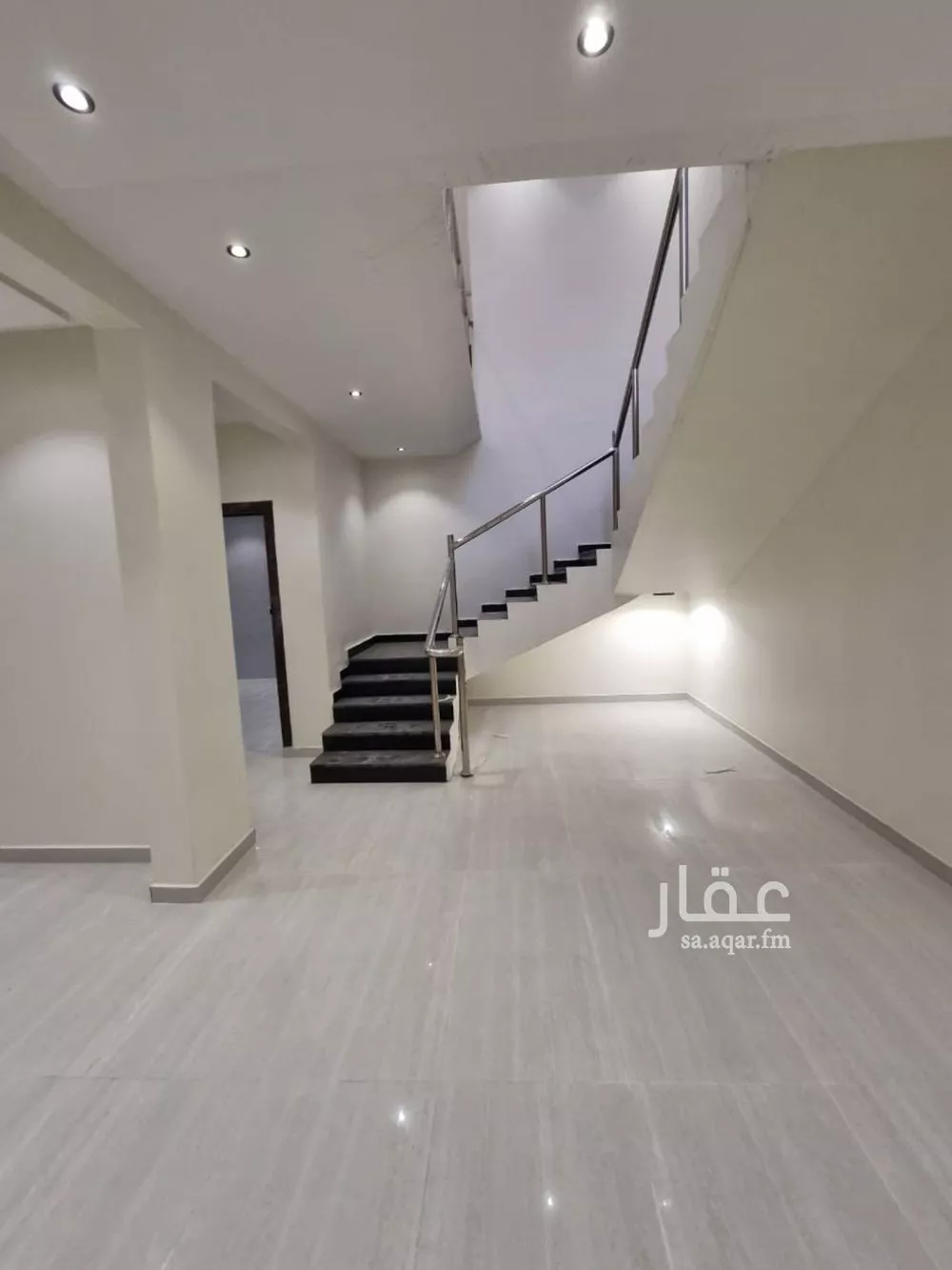 فيلا 6 غرف في عكاظ 2