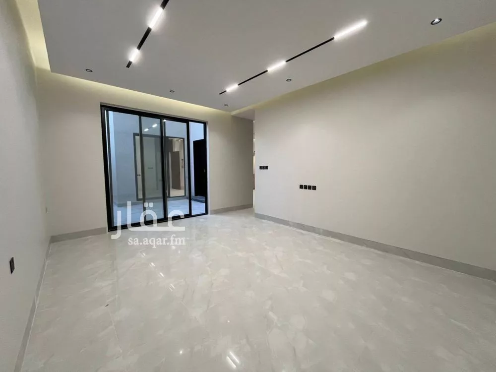 5 bedroom villa in Al Mahdiyyah 3