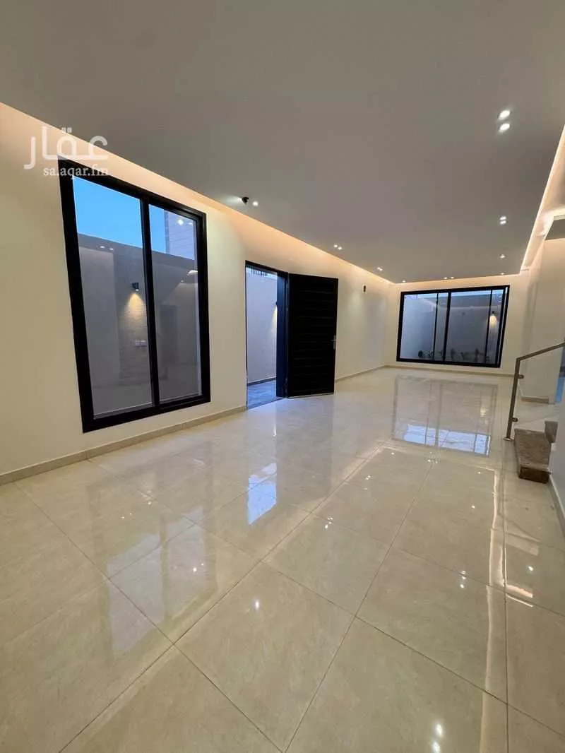 فيلا 4 غرف في العارض 5