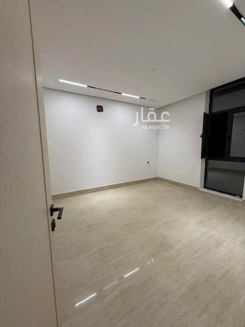 شقة 5 غرف في الحمرا 1