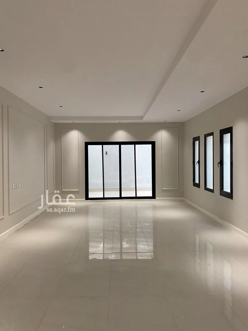 فيلا 9 غرف في الامواج 1