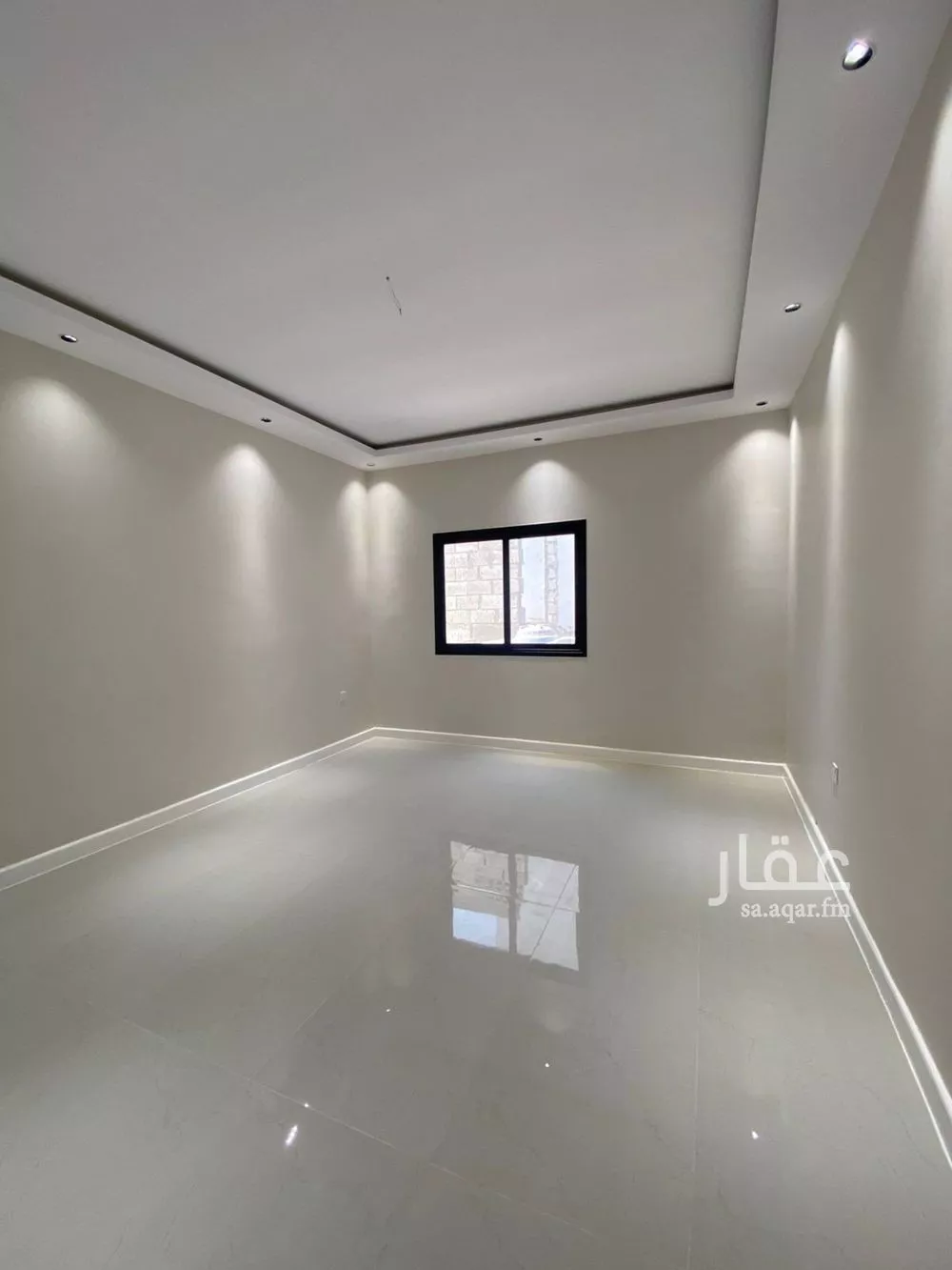 فيلا 9 غرف في الامواج 5