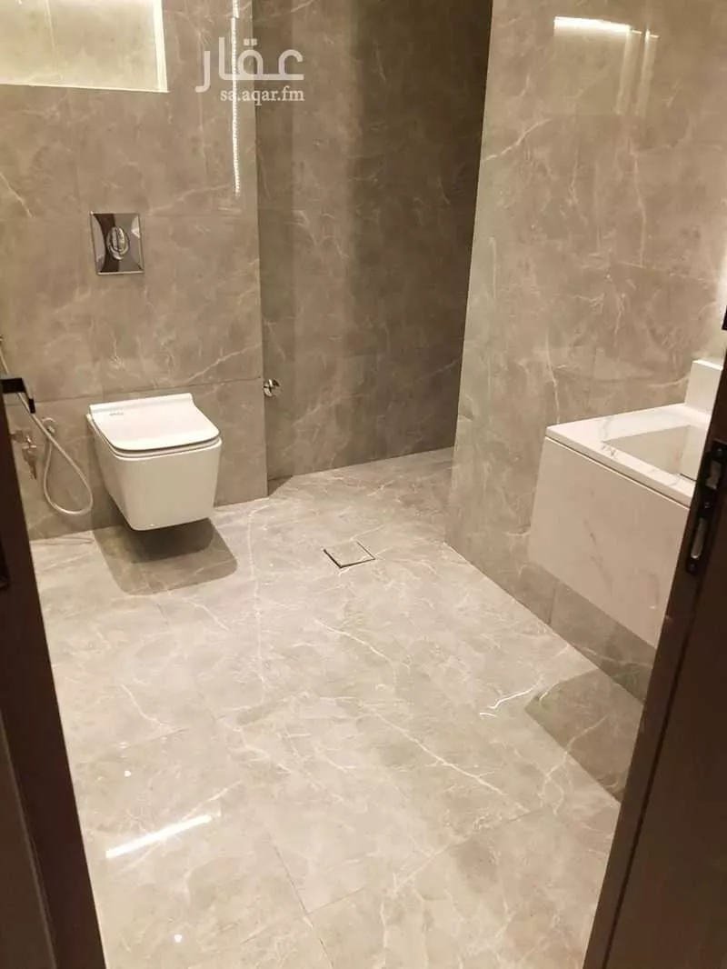 فيلا 4 غرف في العارض 2