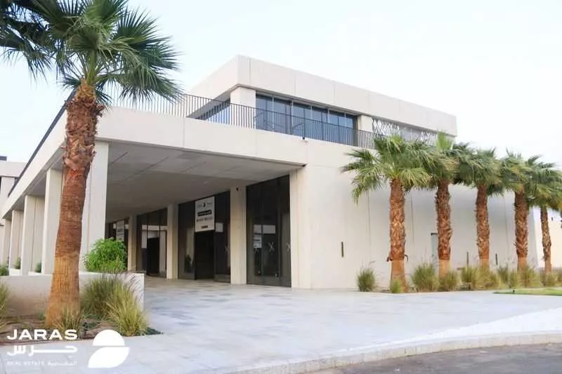 مكتب 250 م² في الجامعة 3