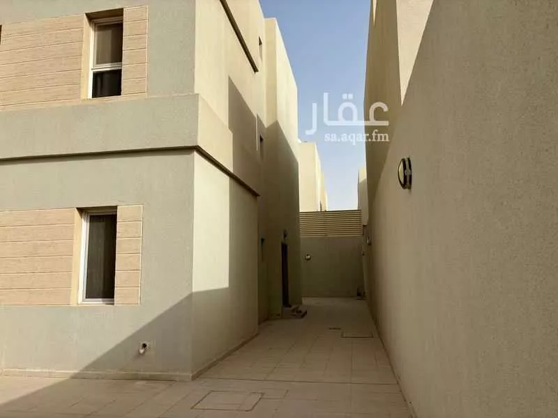 فيلا 4 غرف في الجنادرية 1