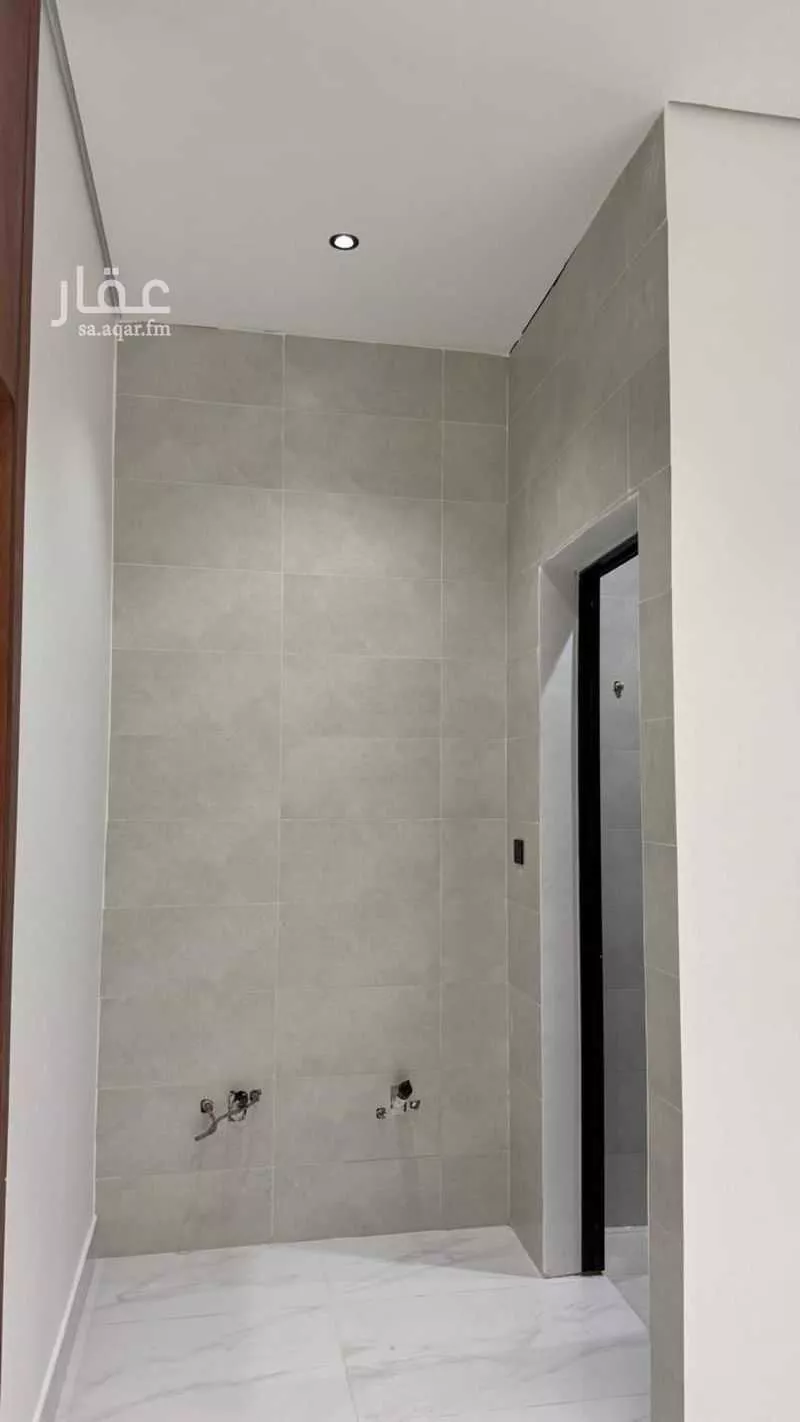 فيلا 4 غرف في الجنادرية 5