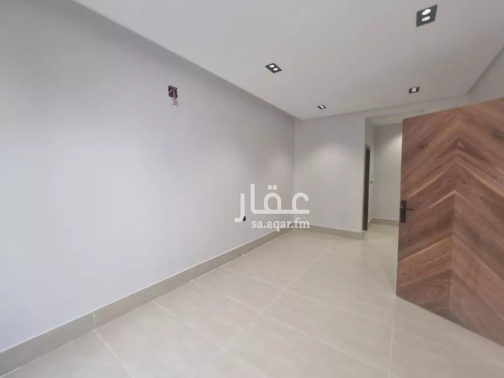 فيلا 7 غرف في عكاظ 4