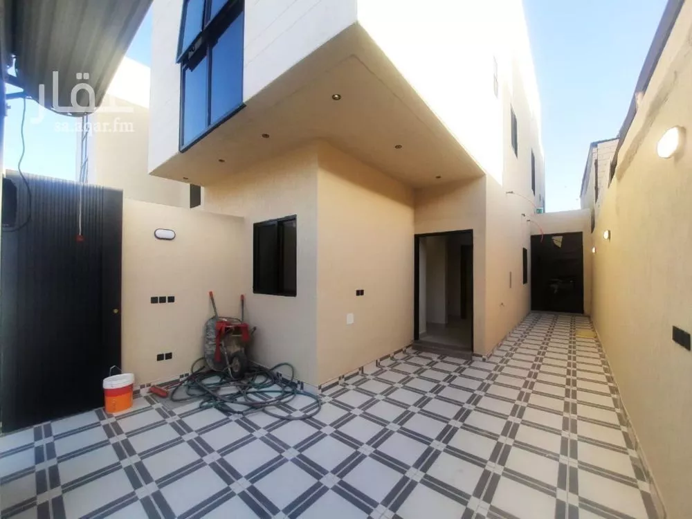 4 bedroom floor in As Suwaidi 2