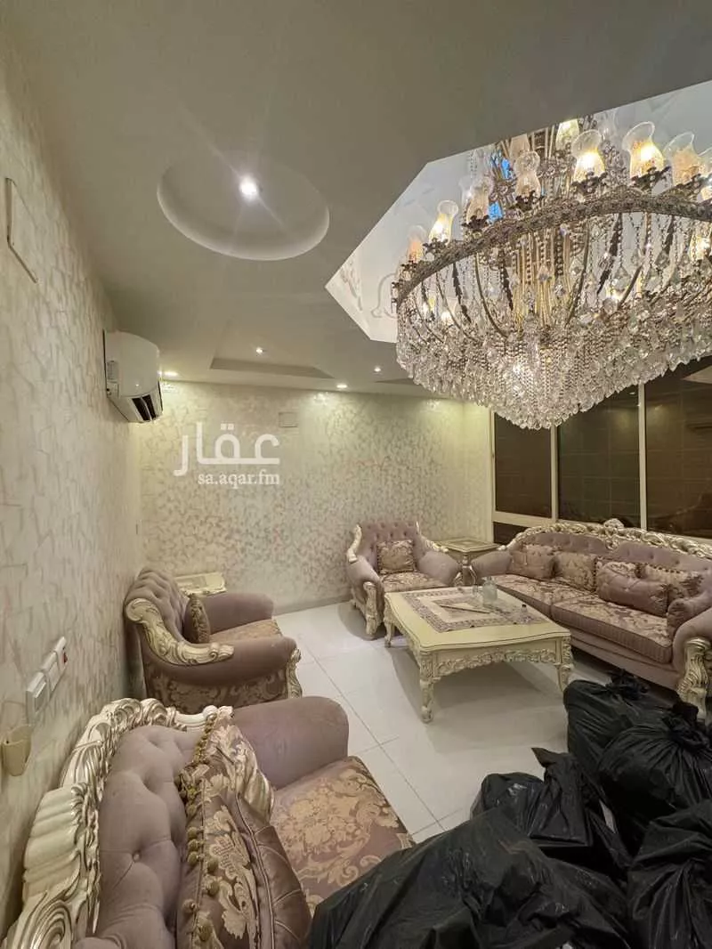 فيلا 8 غرف في طيبة 4