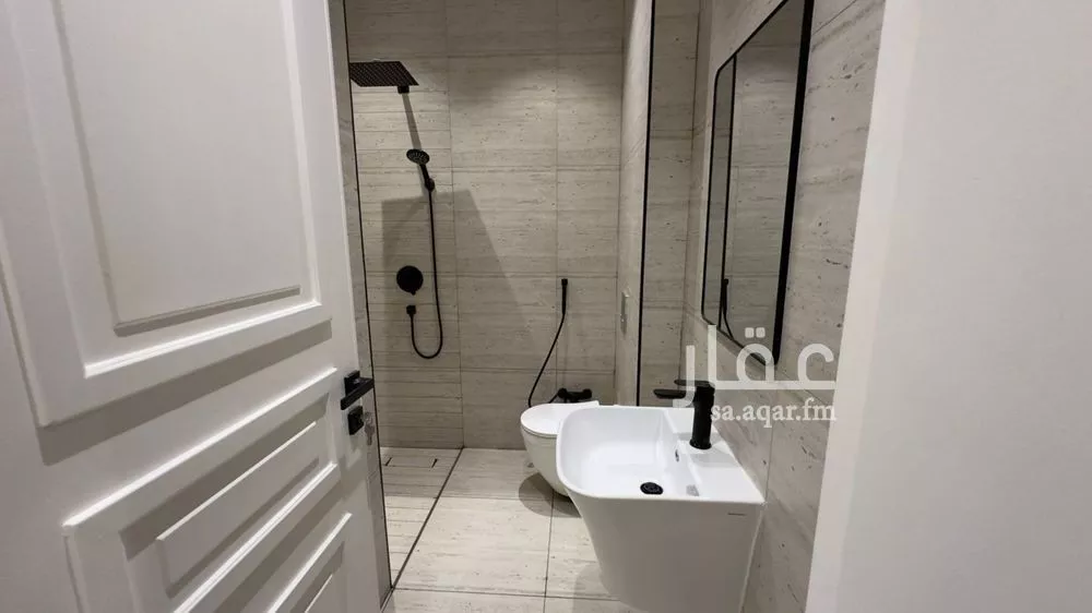 شقة 3 غرف في الملقا 4