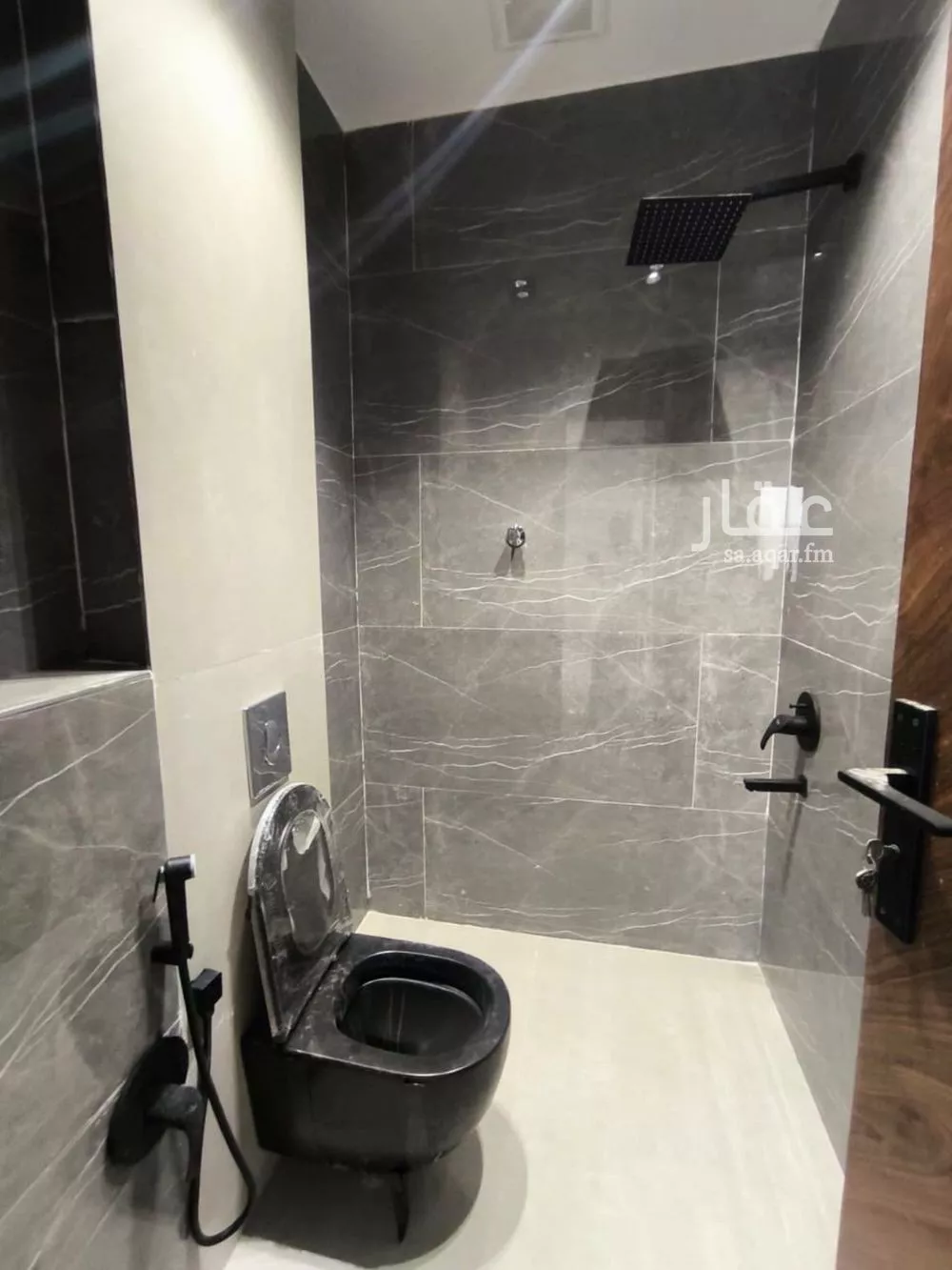 فيلا 5 غرف في عكاظ 5