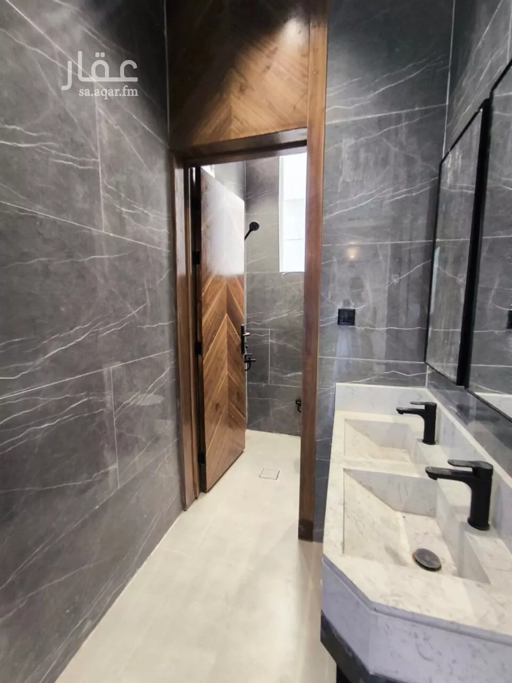 فيلا 5 غرف في عكاظ 3