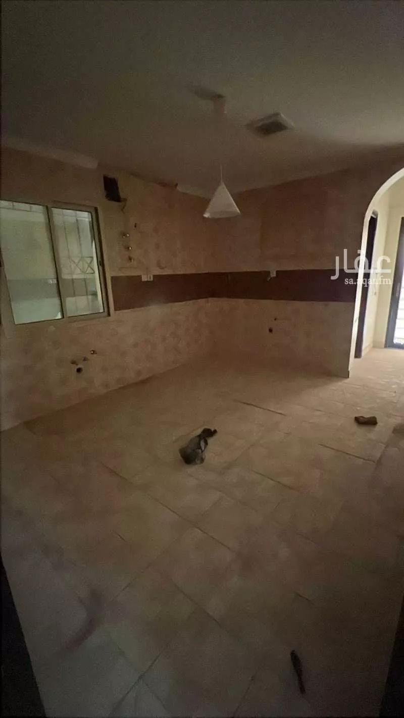 شقة 7 غرف في ضاحية الملك فهد 4