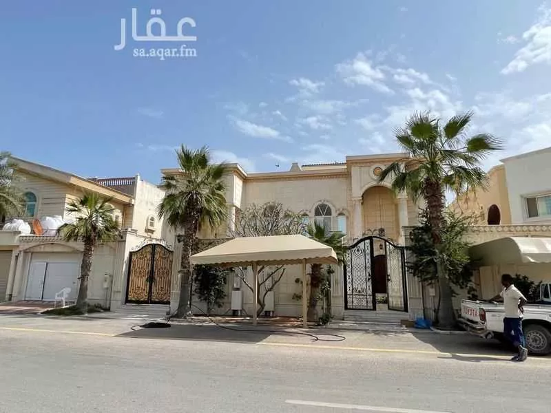 4 bedroom villa in Al Corniche 1