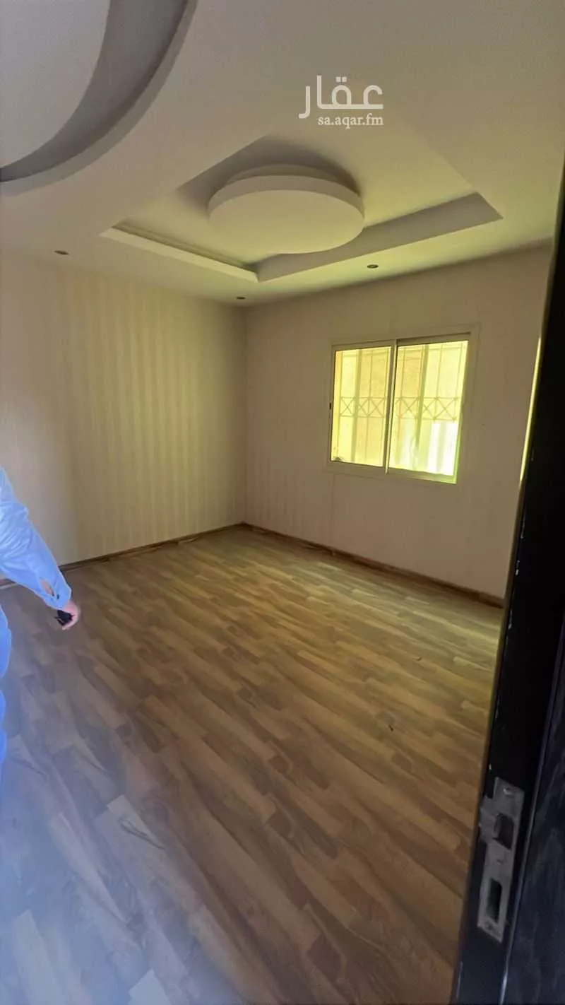 شقة 7 غرف في ضاحية الملك فهد 2