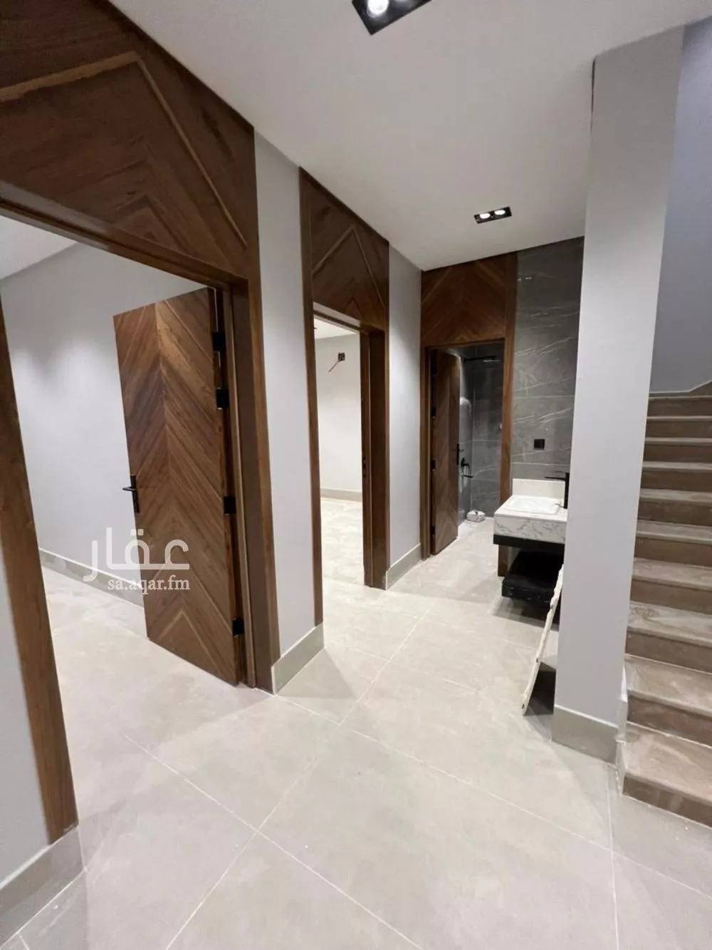 فيلا 5 غرف في عكاظ 4