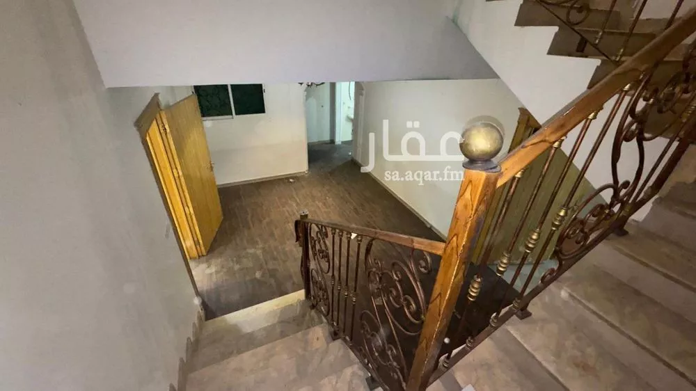 فيلا 9 غرف في العريجاء الغربية 4