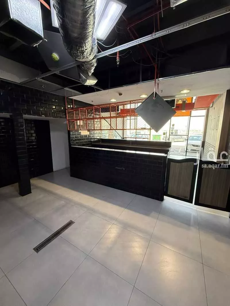 محل 960 م² في العزيزية 4