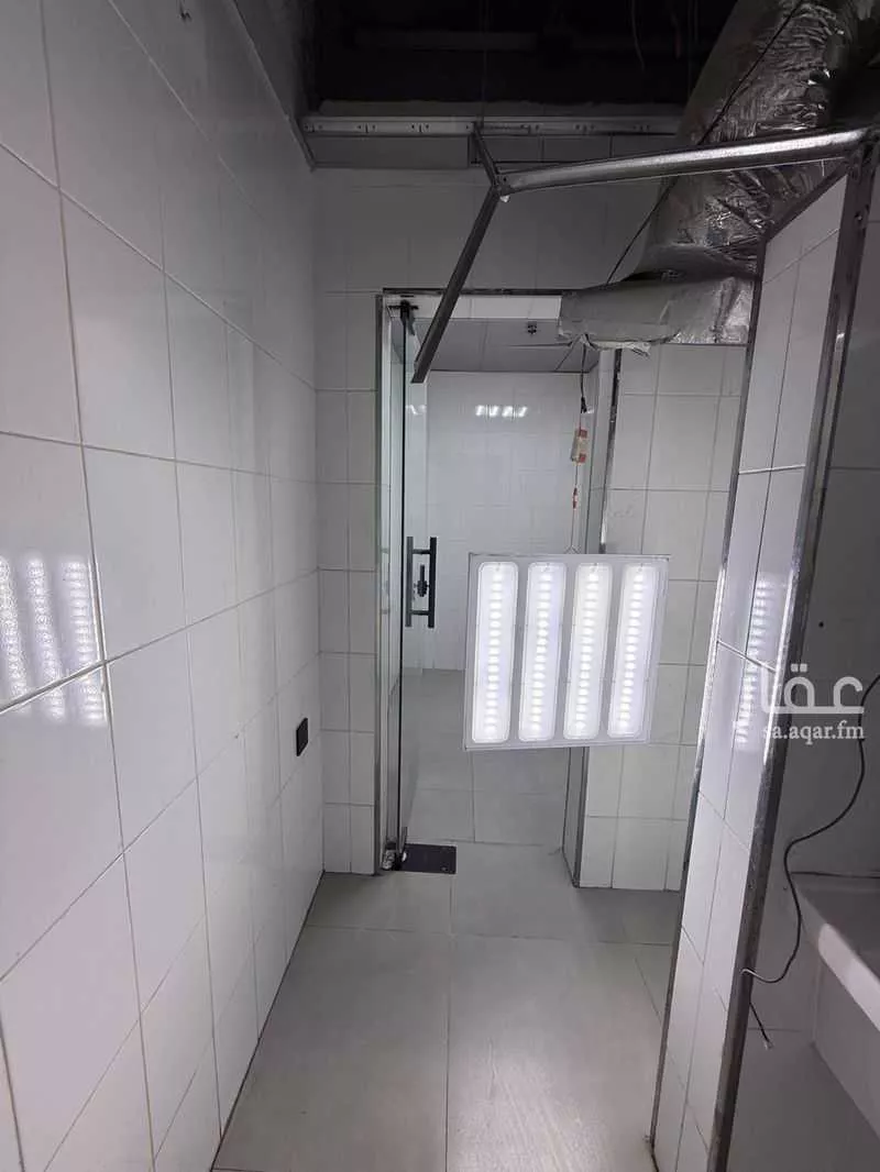 محل 960 م² في العزيزية 5