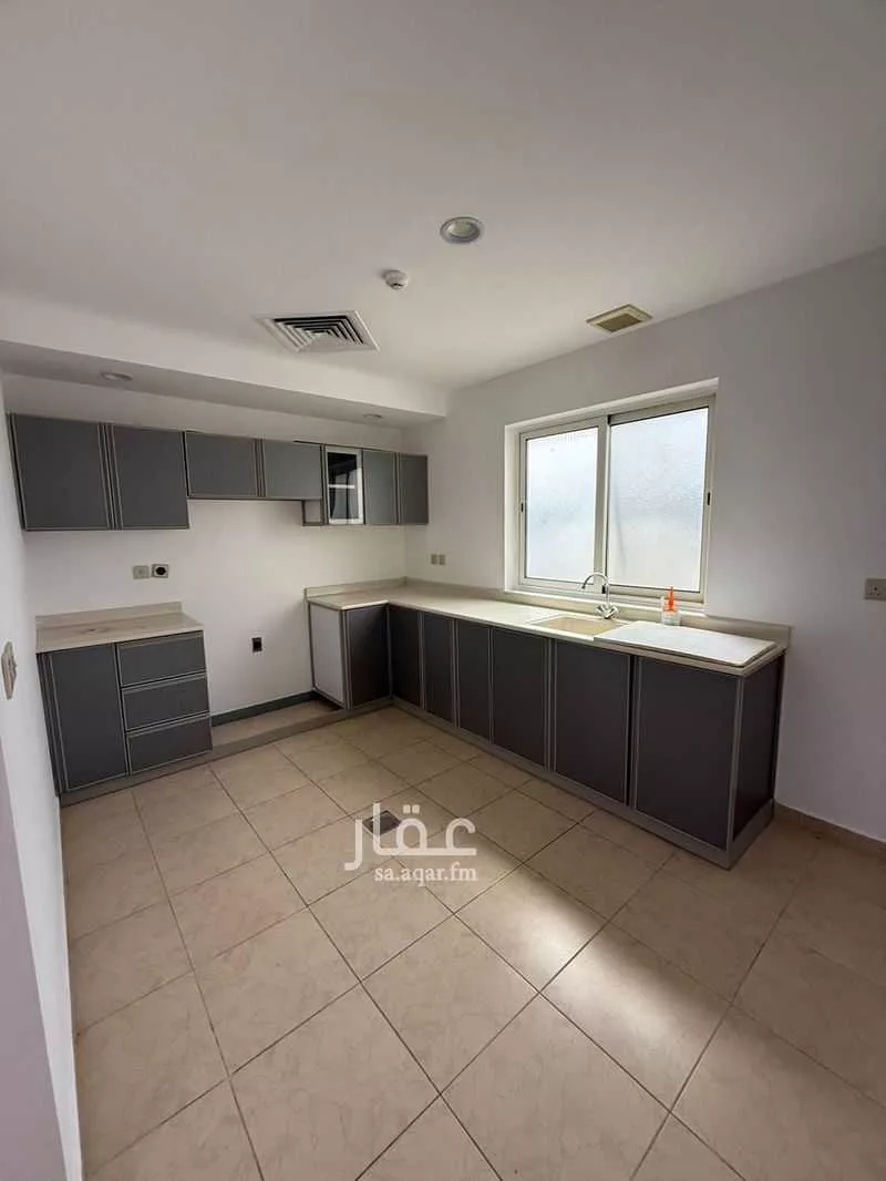 636 sqm building in Hajar 3