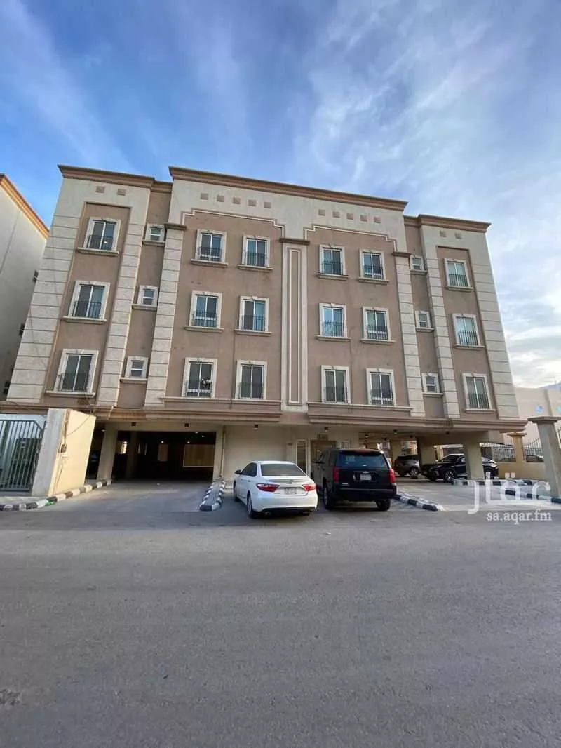 636 sqm building in Hajar 1
