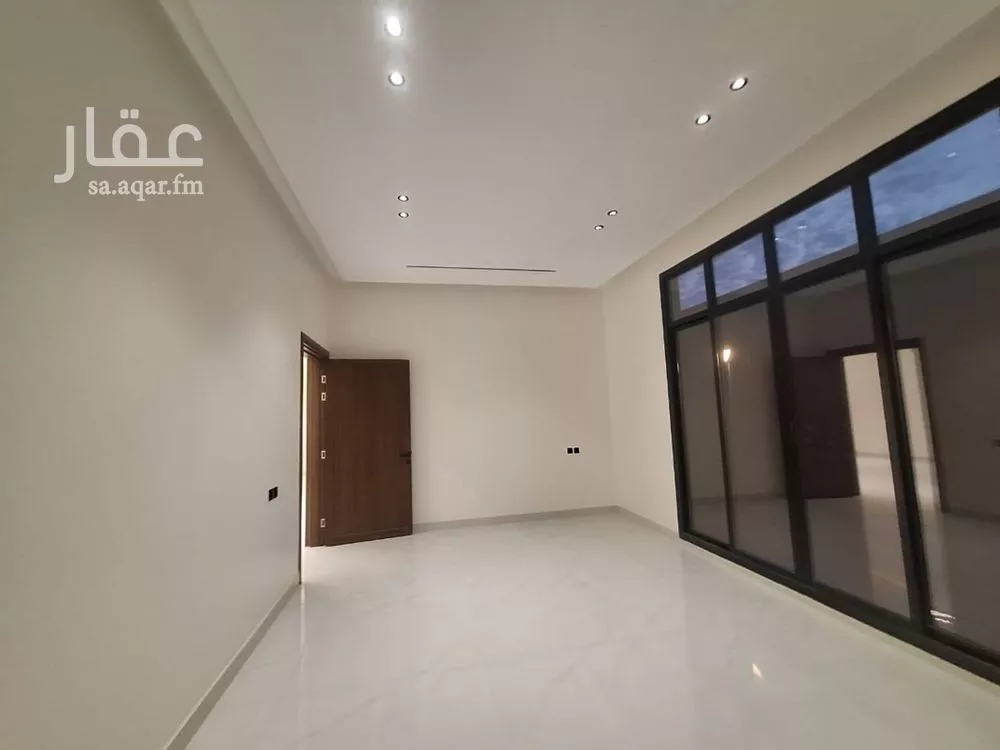 5 bedroom villa in Al Mahdiyyah 2