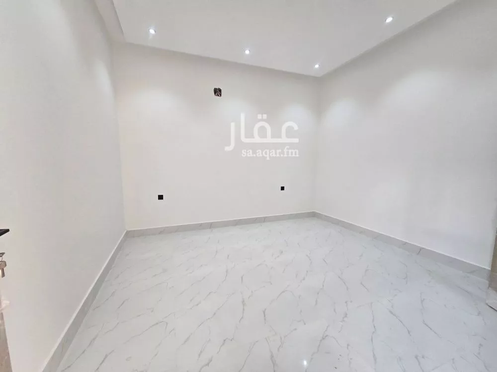 5 bedroom villa in Al Uraija Al Gharbiyah 2