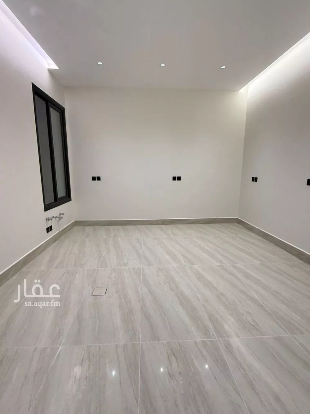 فيلا 5 غرف في عكاظ 4