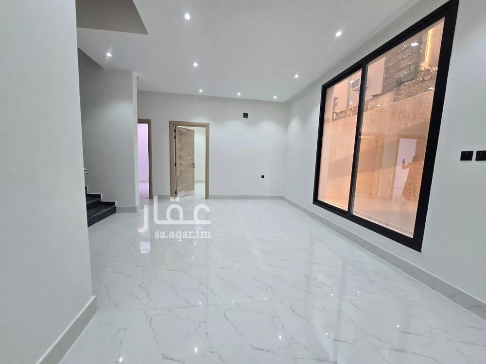 5 bedroom villa in Al Uraija Al Gharbiyah 1