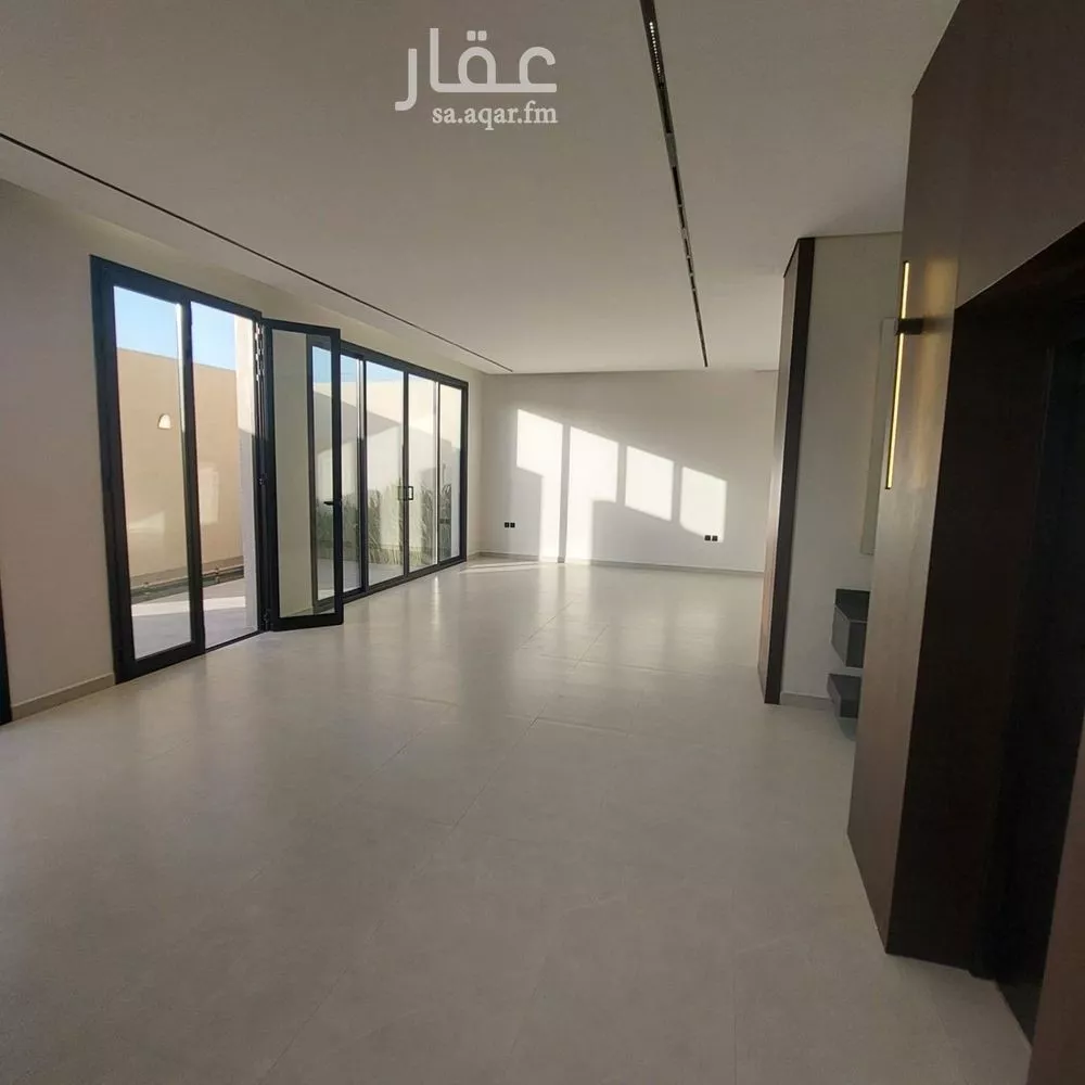 فيلا 6 غرف في النرجس 4