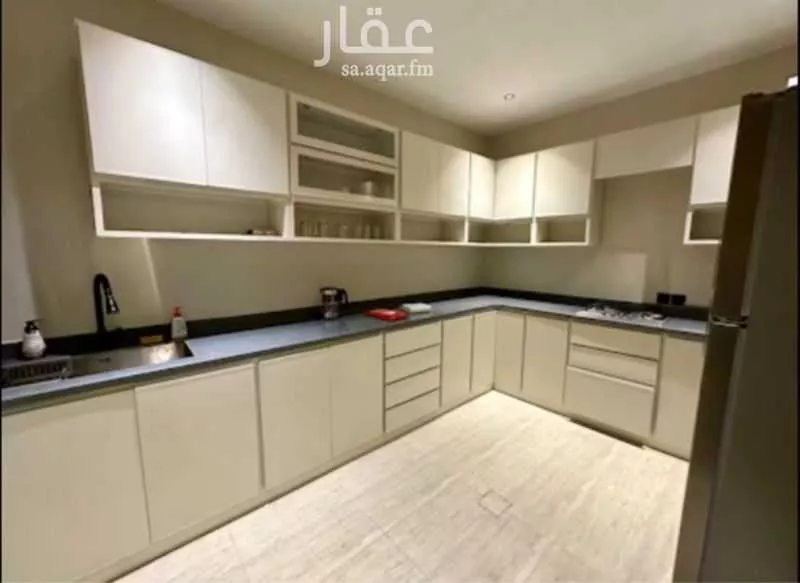 شقة 2 غرف في الحمرا 4