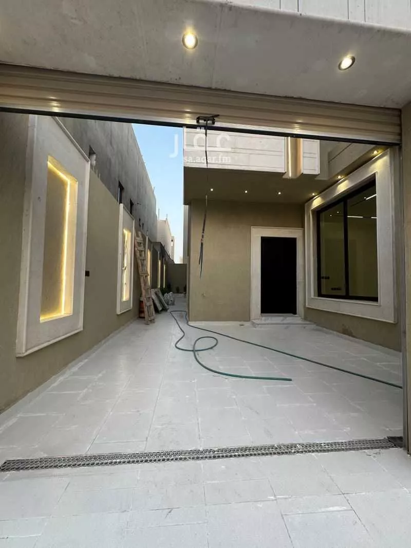 9 bedroom villa in Al Janadriyah 5