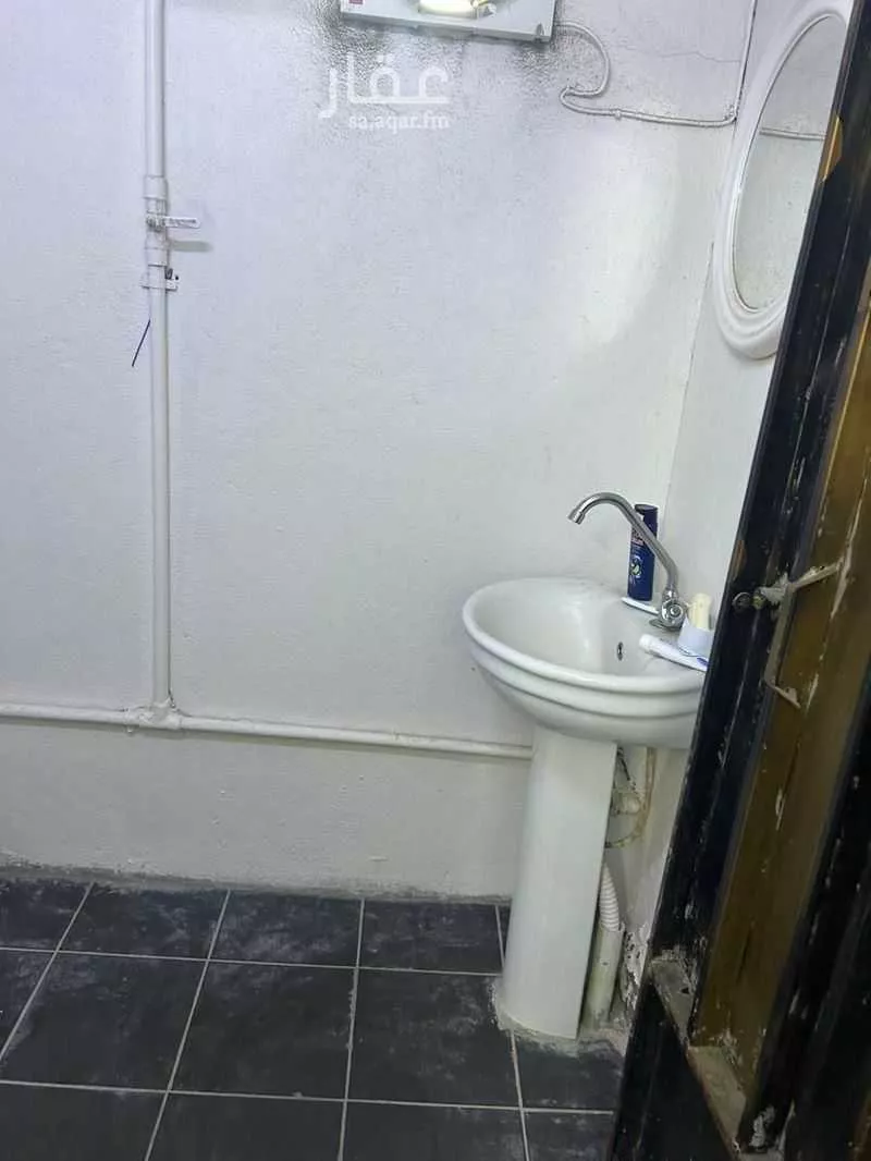 517 sqm warehouse in Al Nazlah Al Sharqiyah 4