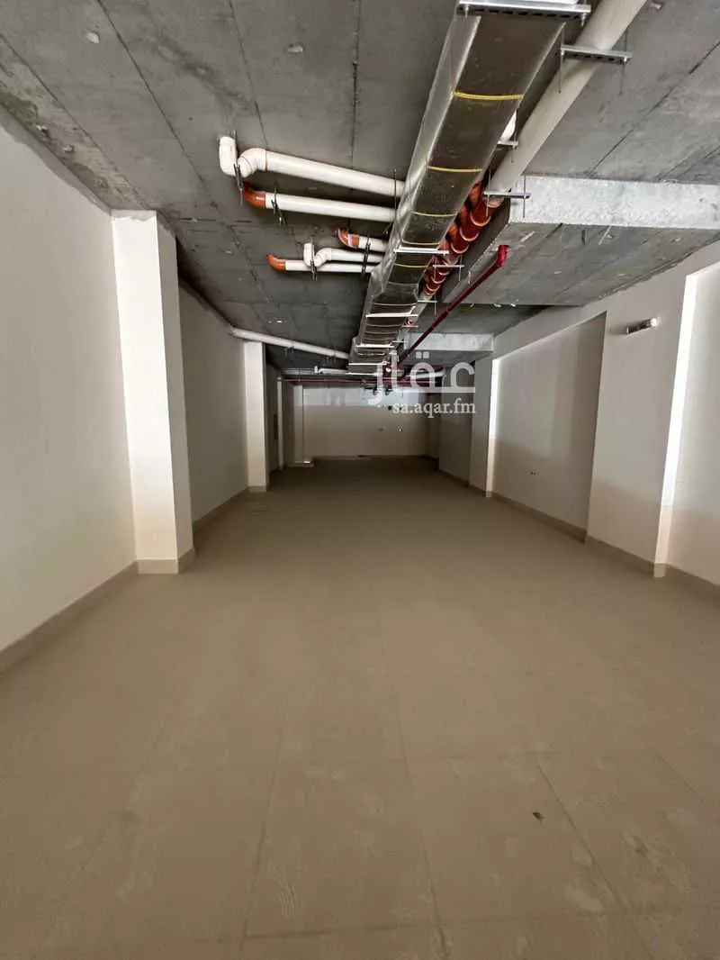 محل 1755 م² في الورود 2