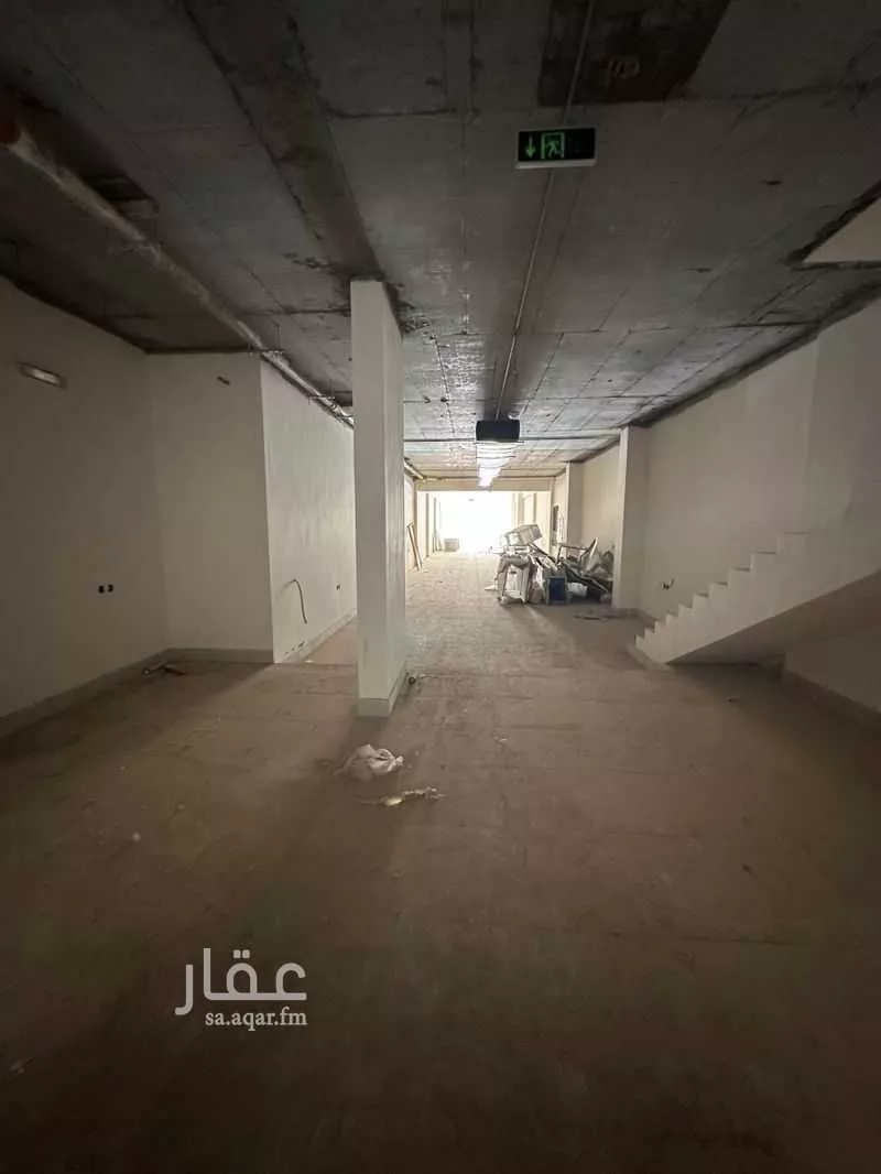 محل 1755 م² في الورود 3