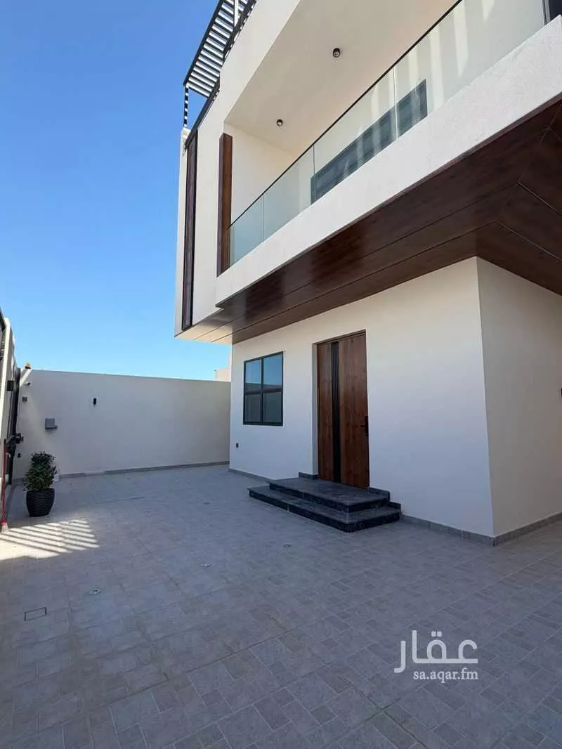 فيلا 5 غرف في السيف 4