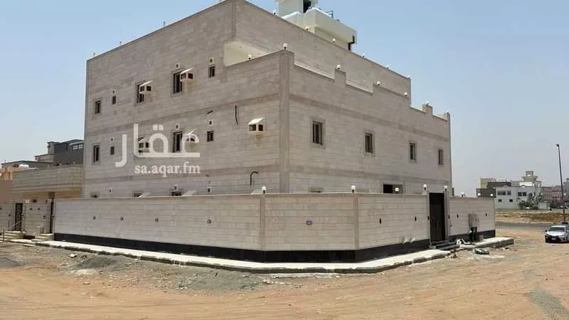 عمارة 620 م² في القرينة 1