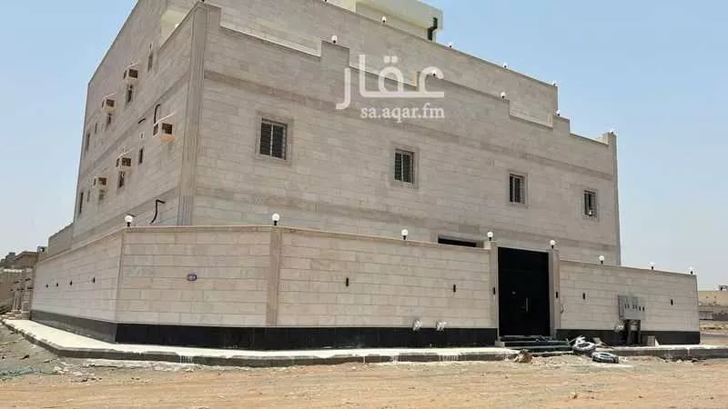 عمارة 620 م² في القرينة 4