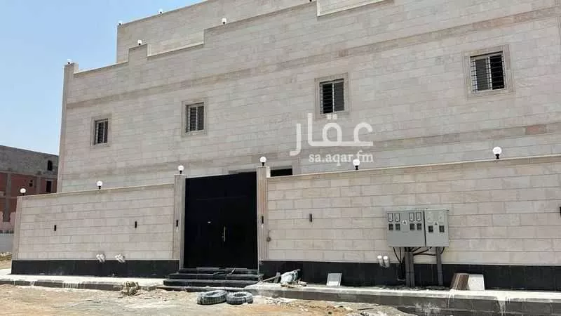 عمارة 620 م² في القرينة 2