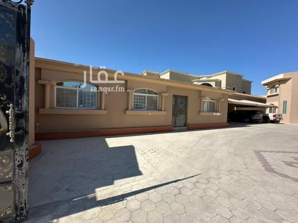 8 bedroom villa in Al Nuzhah, Eastern Province 4