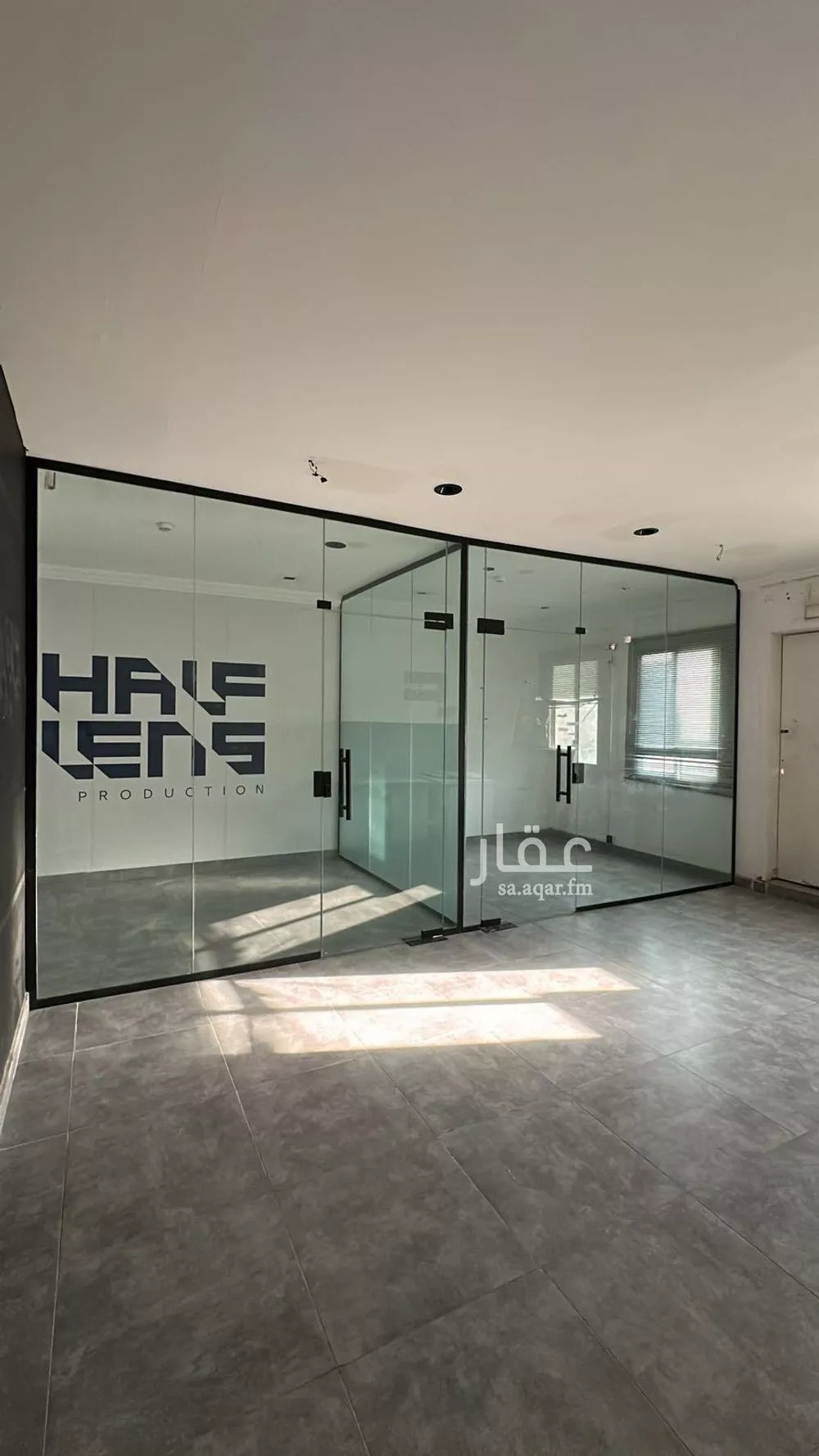 مكتب 1560 م² في الياسمين 4