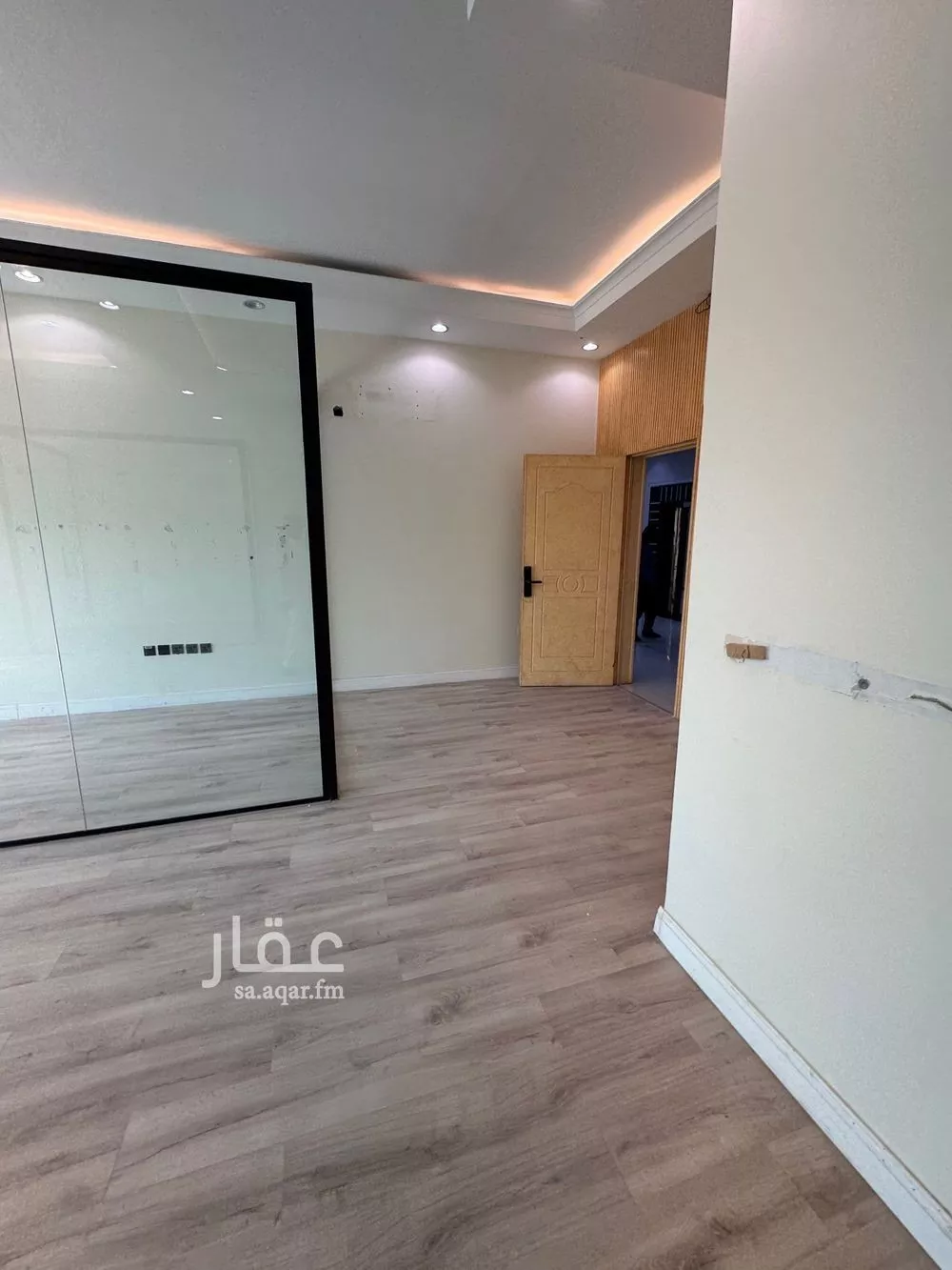 مكتب 1620 م² في الياسمين 2