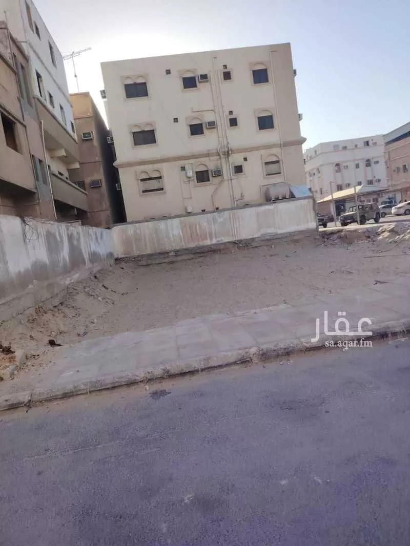 أرض 325 م² في الثقبة