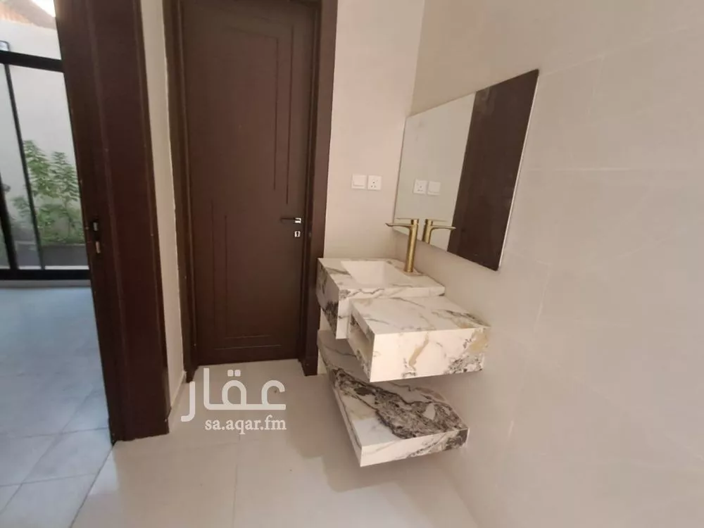 فيلا 5 غرف في العريجاء الوسطى 2